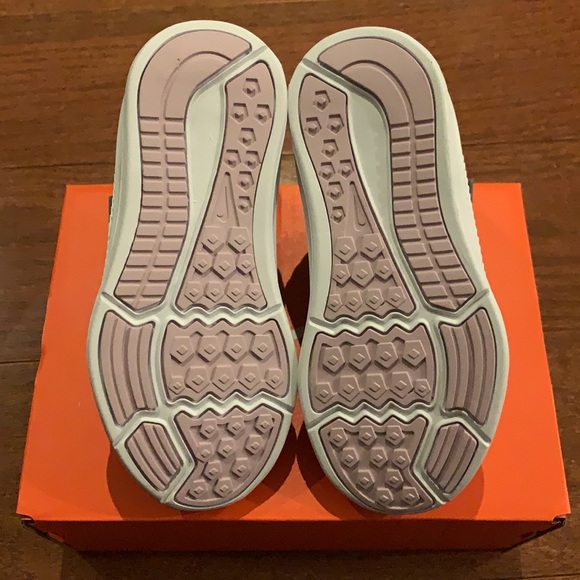 NEW Nike downshifter sneakers 9 - Picture 4 of 5